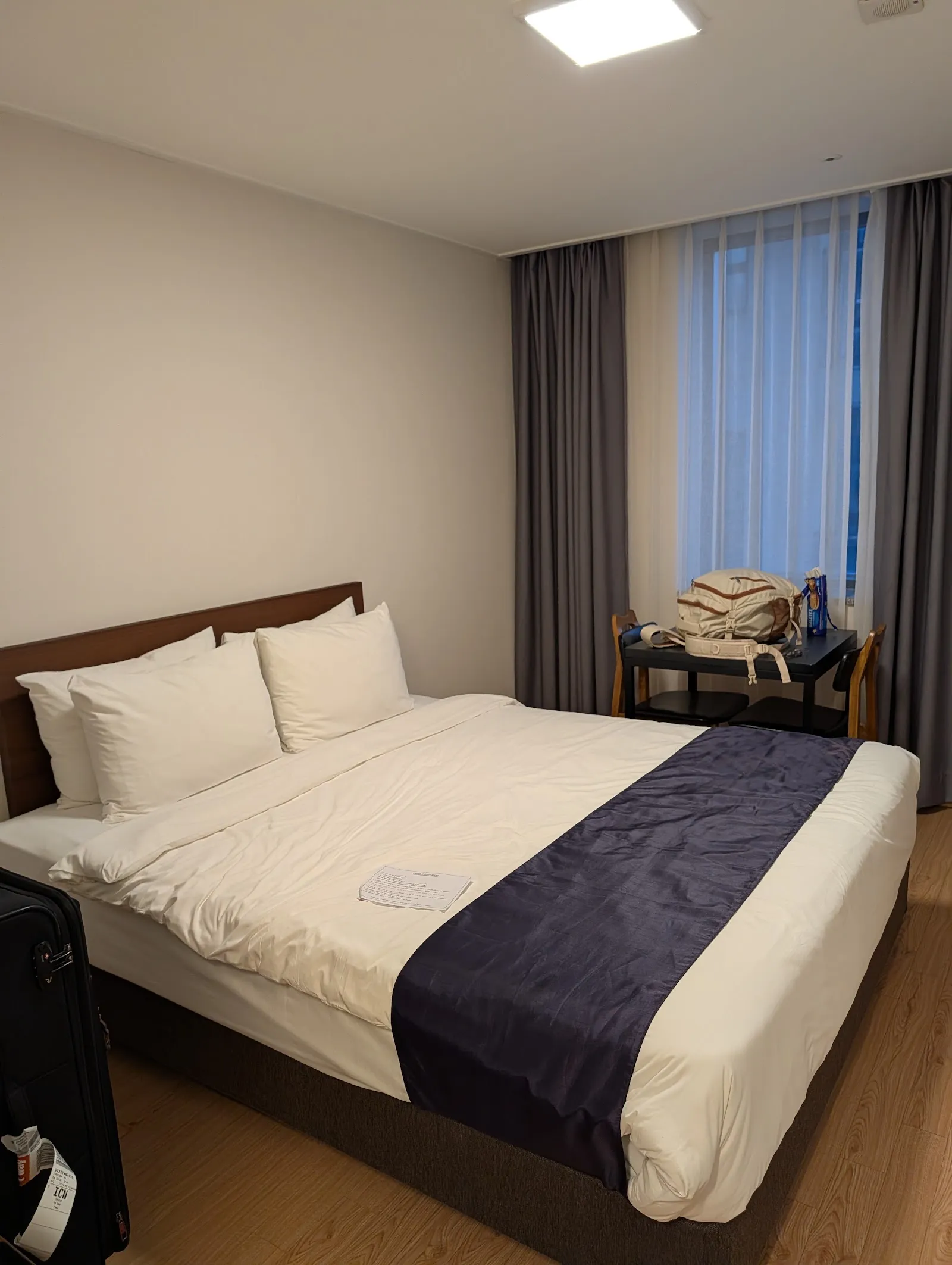 La habitación del hotel en Seúl, sencilla y bien situada